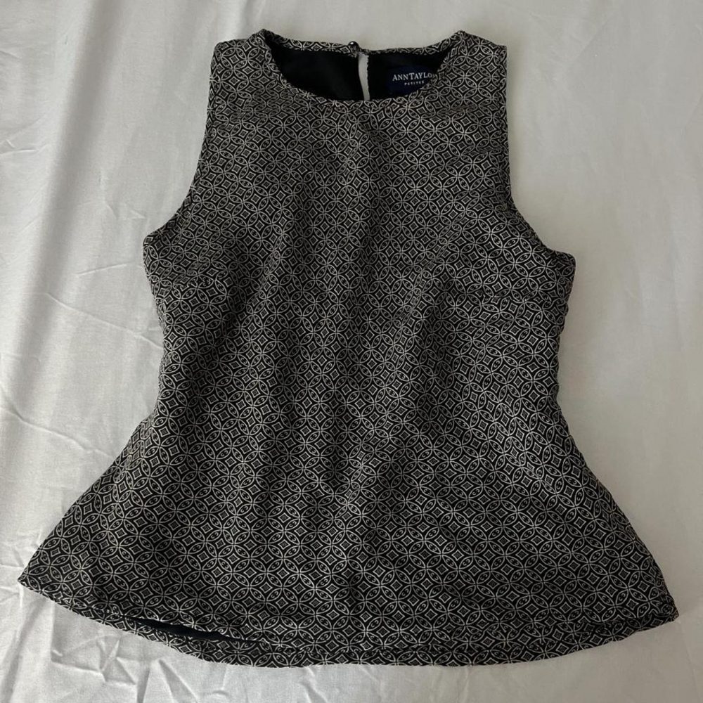 Ann Taylor black & white geometric patterned blouse